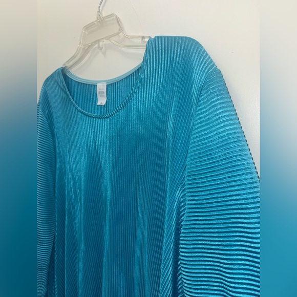 Blue Top and Floral Skirt Set - Picture 2 of 5